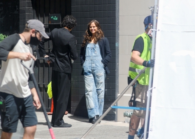 Click to view full size image
==============
On-Set-The-Last-Thing-He-Told-Me-May-11-008.jpg On-Set-The-Last-Thing-He-Told-Me-May-11-008.jpg